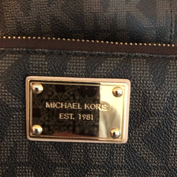 Michael Kors Tote and Matching Wallet - Picture 4 of 5